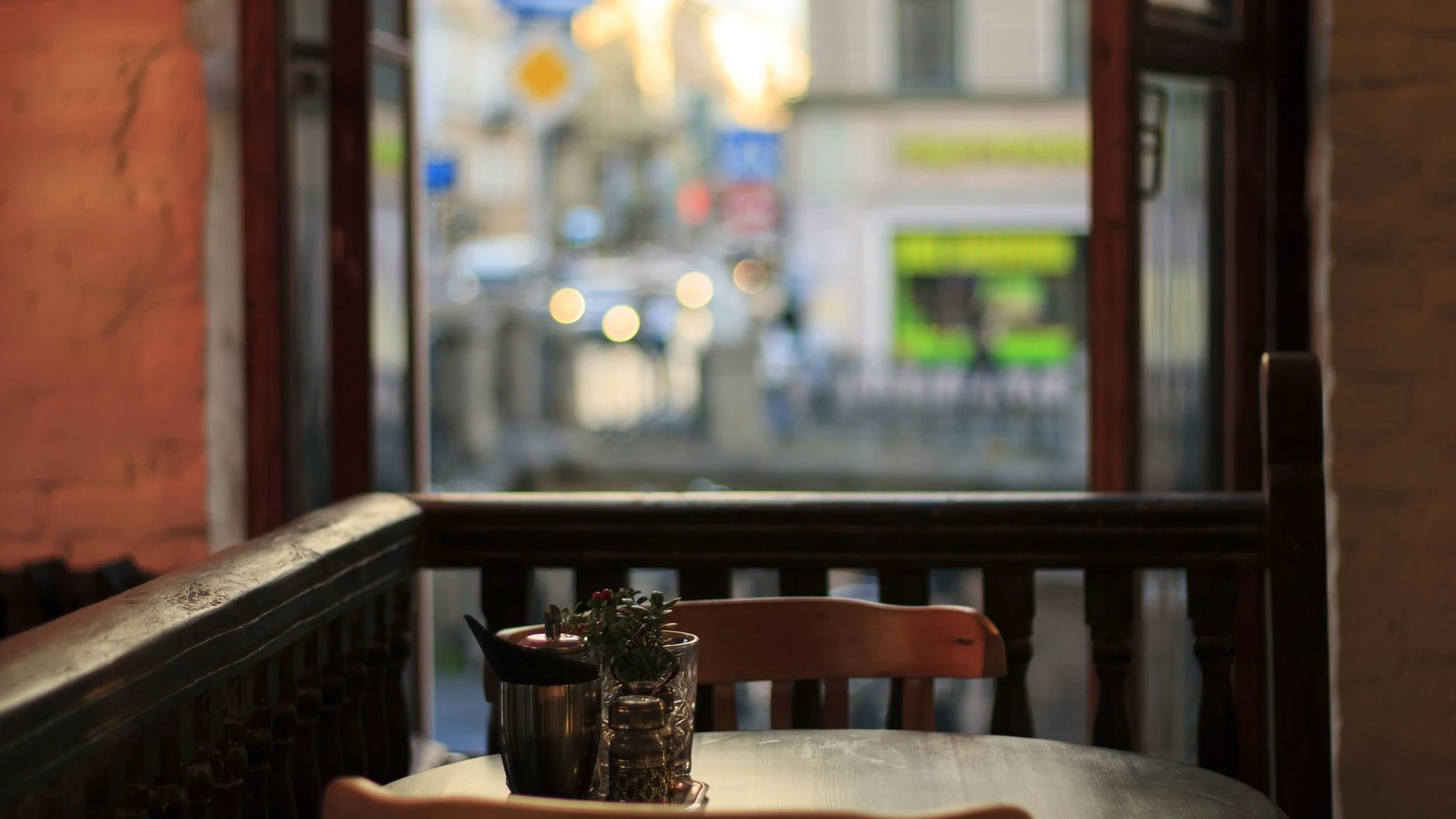 terrace seating at IL Monte Pizzéria