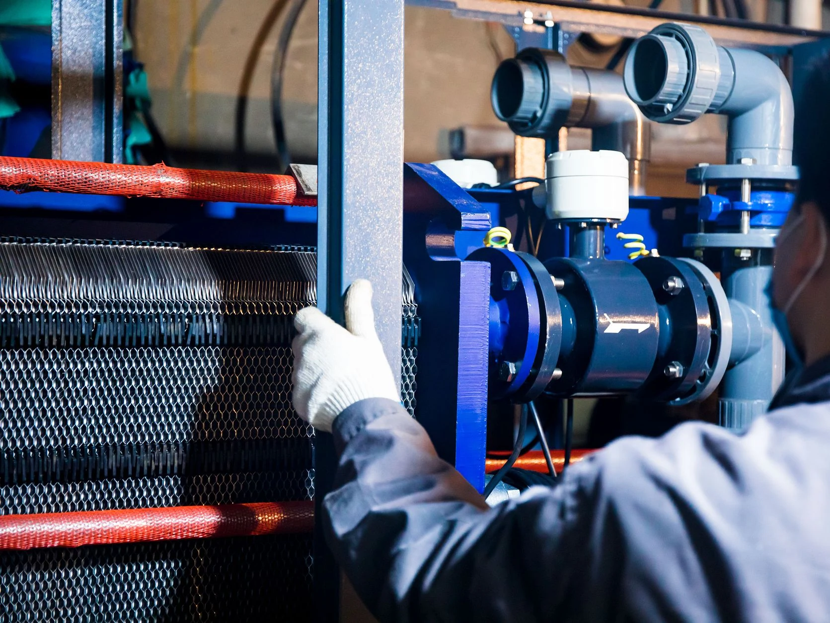 plumber working at Oakley Plumbing And Heating Solutions