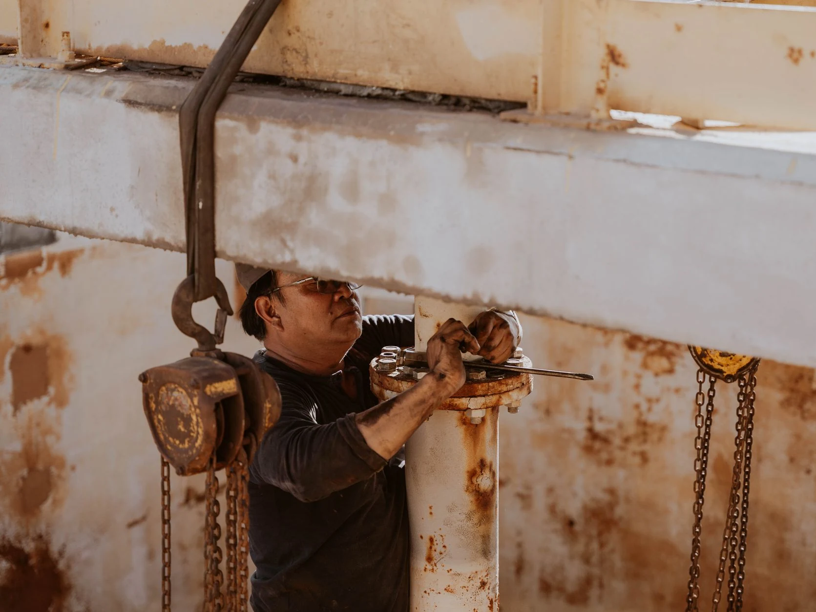 plumber working at Oakley Plumbing And Heating Solutions